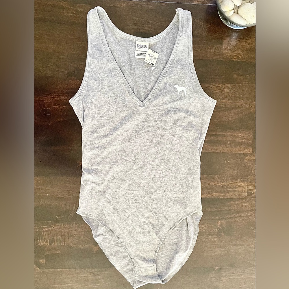 𝅺PINK Victoria's Secret Bodysuit gray XS Work Out Play V neck Tank - soft NWT